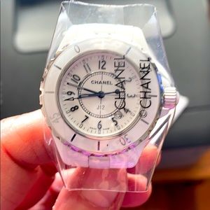 Chanel J 12